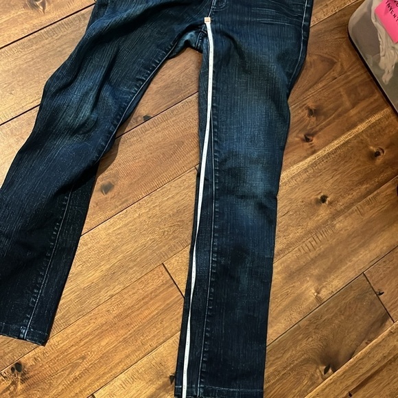 J BRAND Cigarette Leg Low Rise Blue Jeans Size 28 - Picture 9 of 10